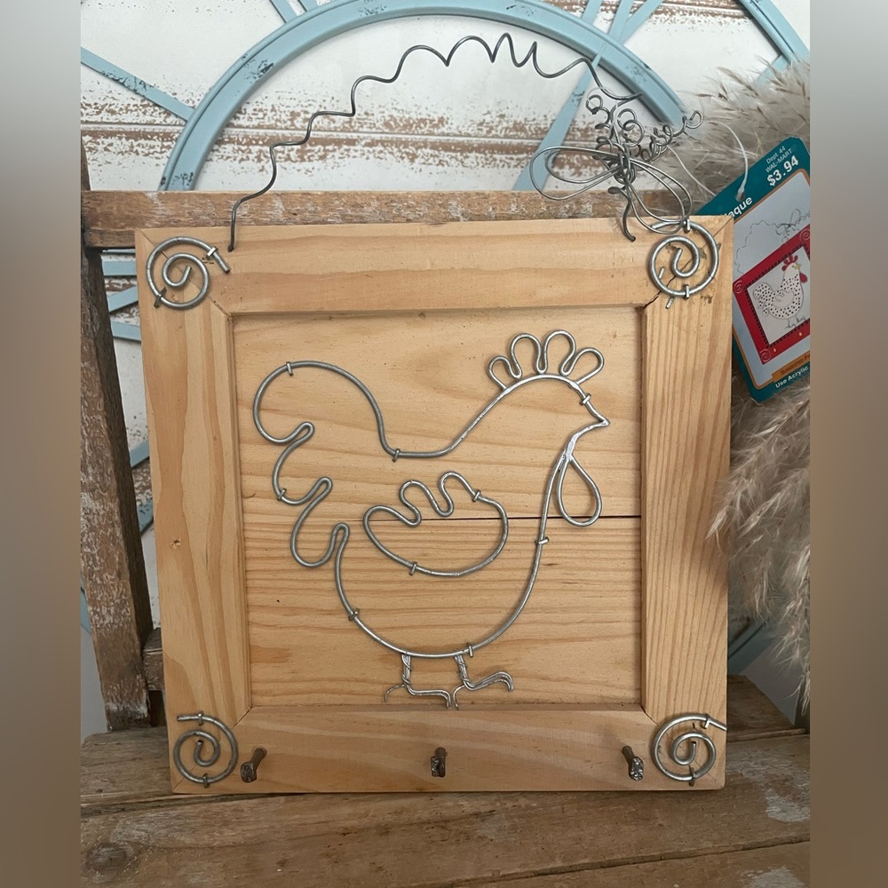 Make It Your Own Wood Plaque W/Hooks Wire Chicken NWT!
